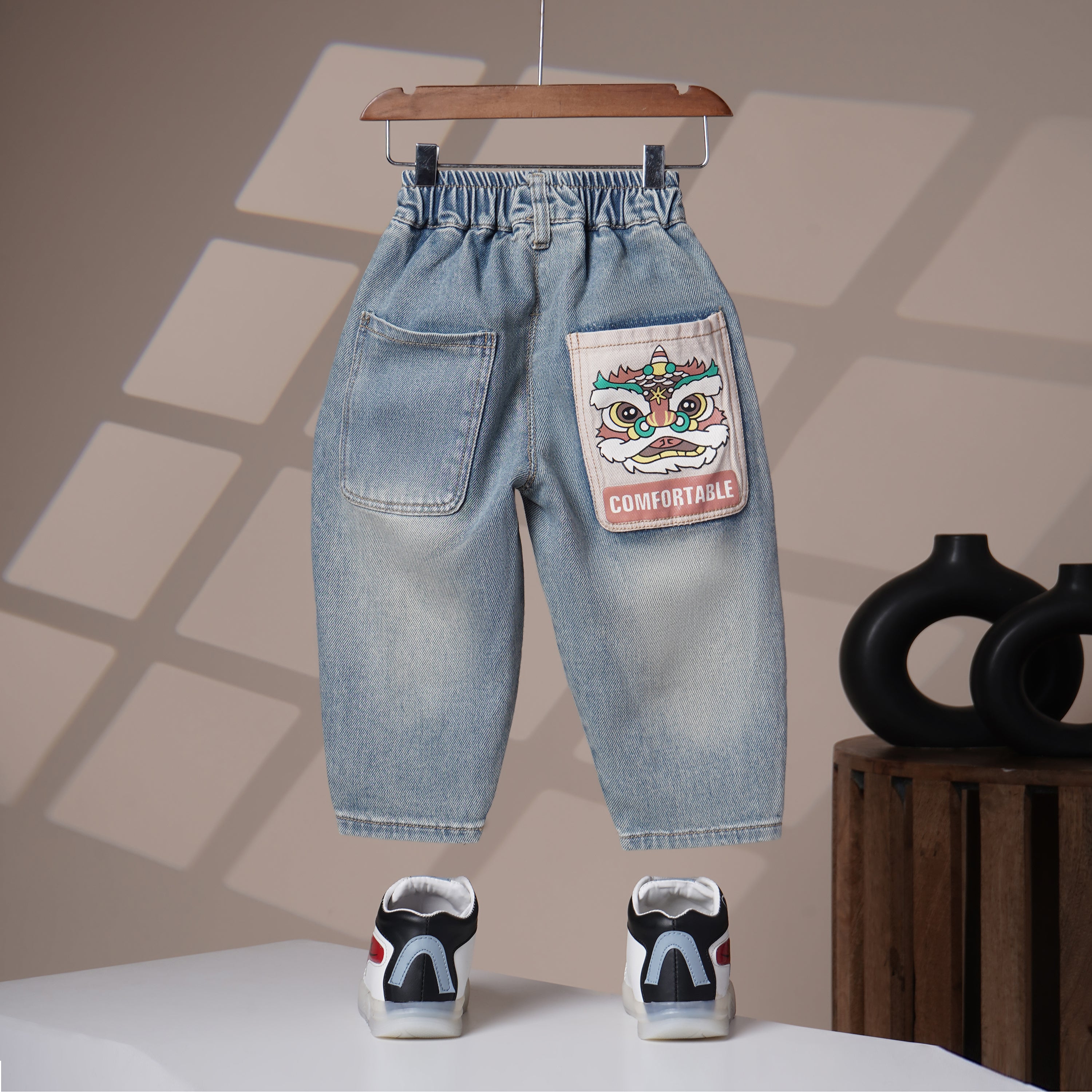 Mom N Genie Kids Light-Wash Elastic Waist Denim Jeans with Colourful Lion Patch — Comfortable Fit