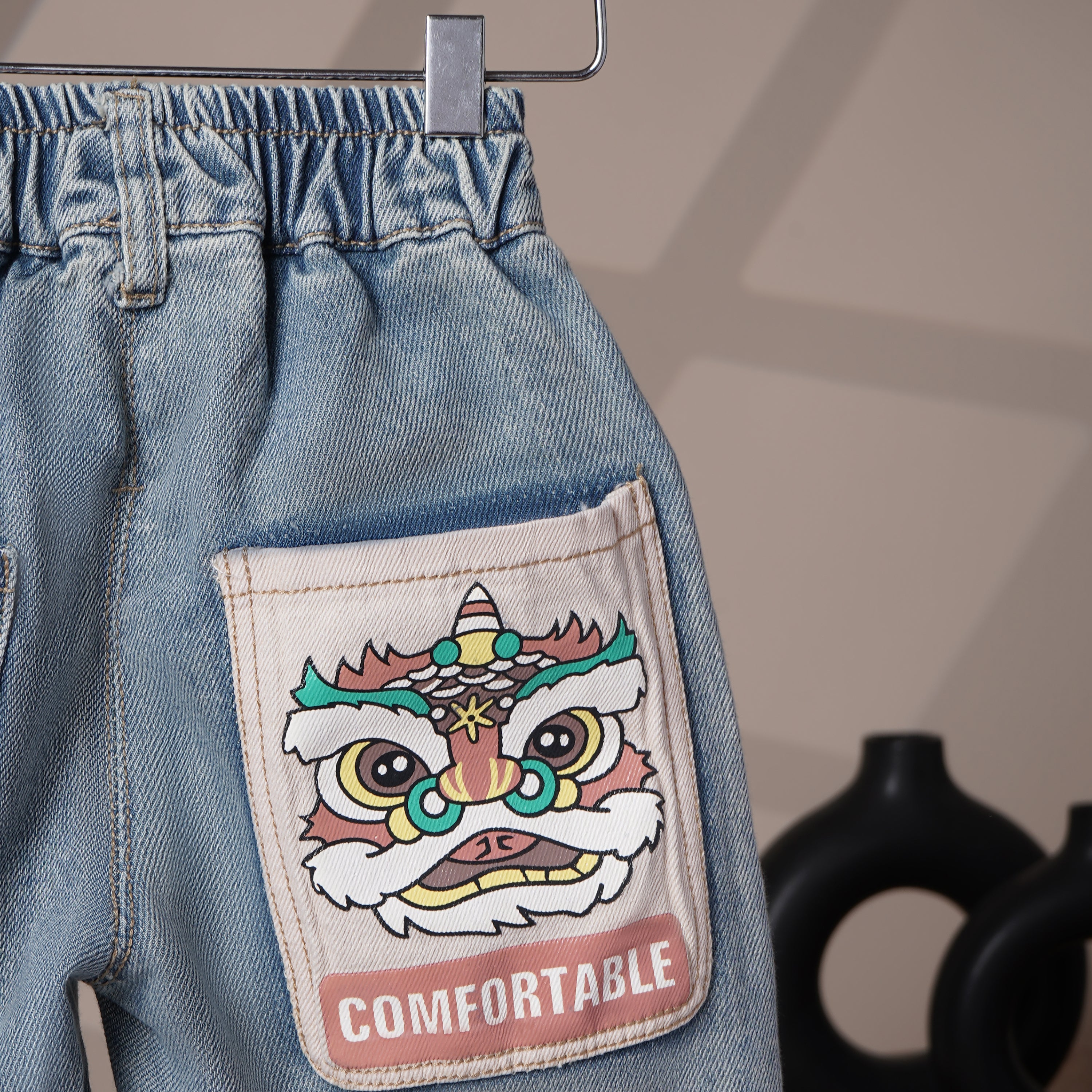 Mom N Genie Kids Light-Wash Elastic Waist Denim Jeans with Colourful Lion Patch — Comfortable Fit