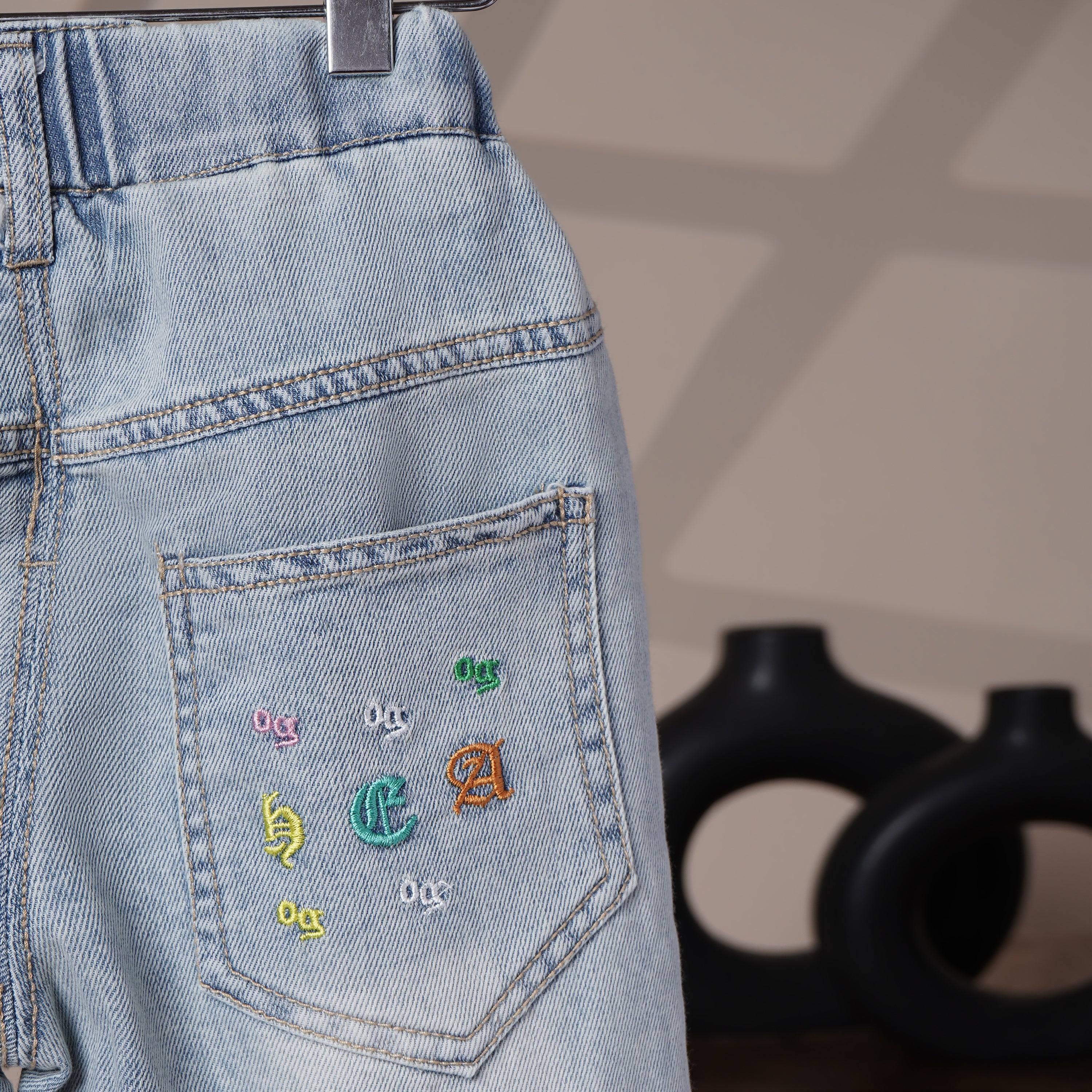 Mom N Genie Kids Light-Wash Elastic Waist Denim Pants with Colourful Back-Pocket Embroidery