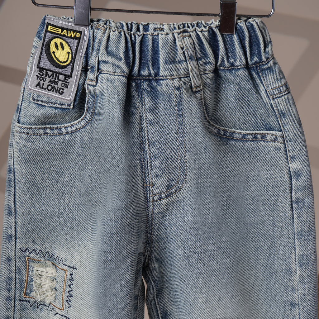 Mom N Genie Kids Light-Wash Elastic Waist Jeans with Smiley Patch & Distressed Detail